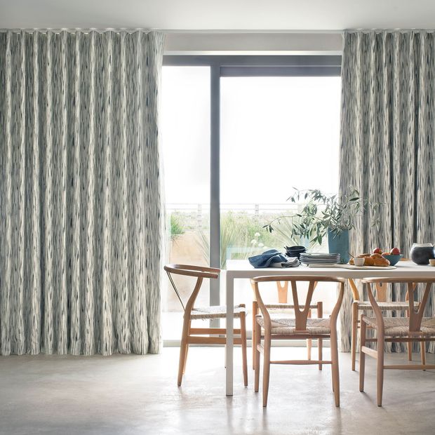 Impression Smoke curtains in dining room