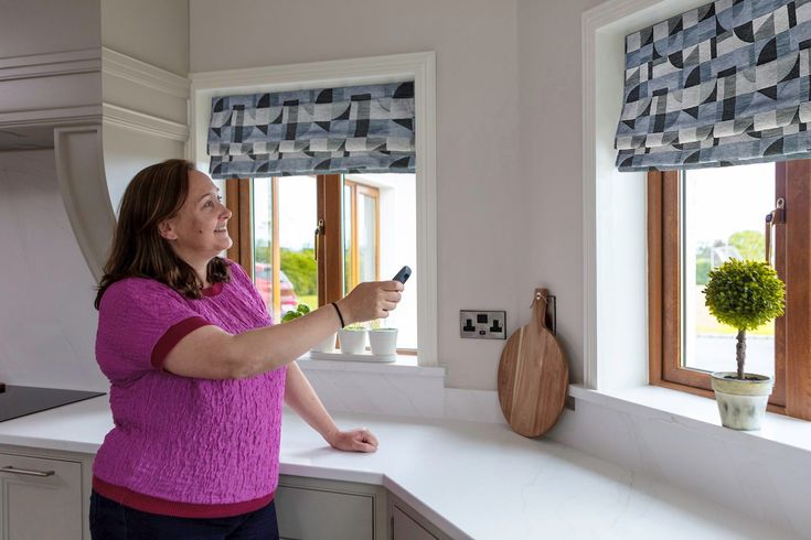 Electric roman blind