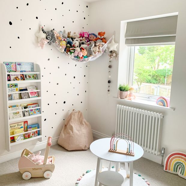 Tetbury silver roman blinds in childs bedroom