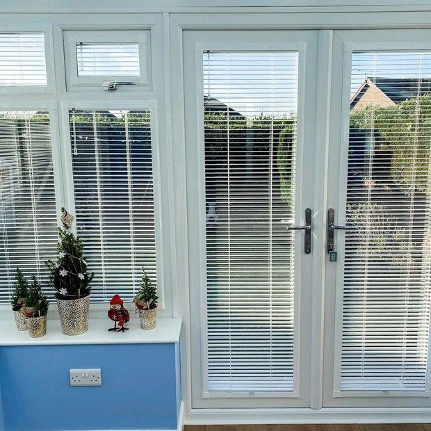 portfolio classic white venetian blinds