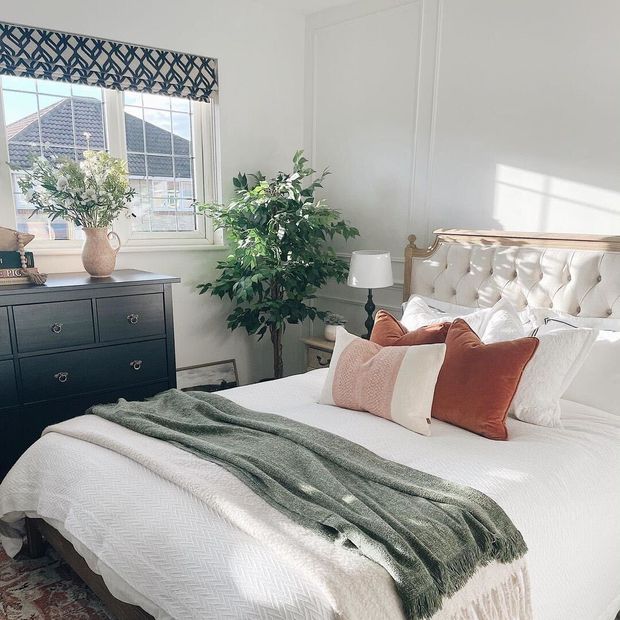 Loxly ink roman blind in elegant and cosy bedroom