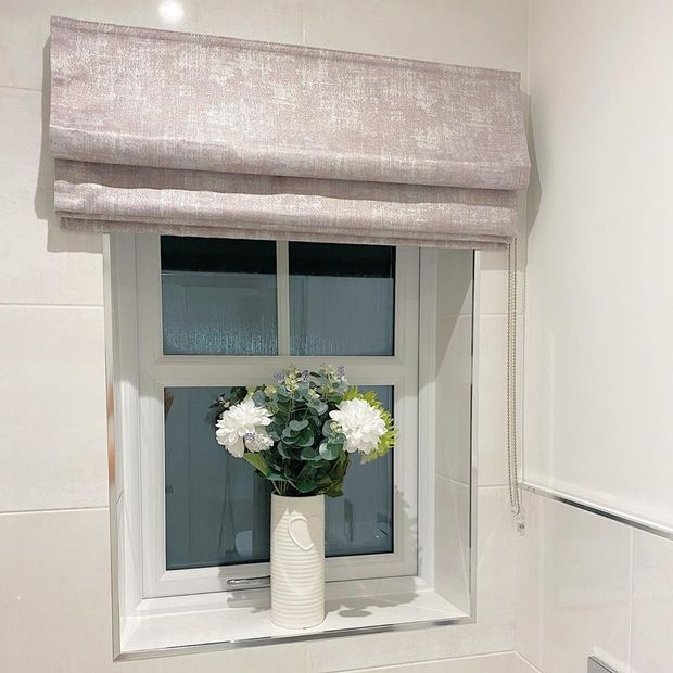 dusk fondant roman blind in bathroom