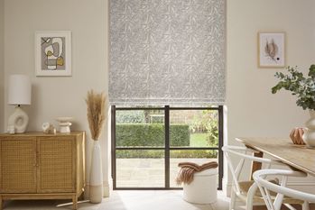 ROMAN BLIND LAUREL PUMICE