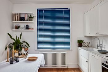 METAL VENETIAN PORTFOLIO SAPPHIRE in a kitchen and DINING room