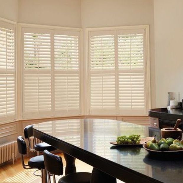 Roomset---crisp-linen-shutter