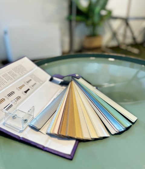venetian-blinds-material-fan-deck-on-a-table-showcasing-a-range-of-hues