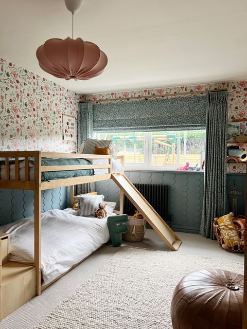 INTERIOR SQUAD MEL C CORAL PACIFIC ROMAN BLIND AND CURTAIN BEDROOM
