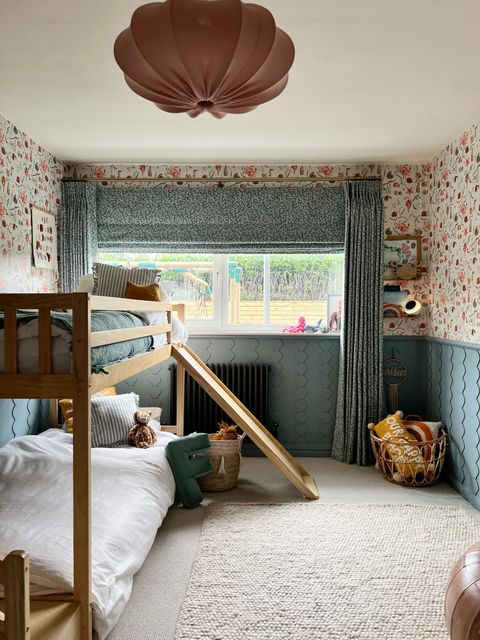  INTERIOR SQUAD MEL C CORAL PACIFIC ROMAN BLIND AND CURTAIN BEDROOM