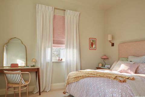 HIL 24 PARISIAN EDIT CURTAINS LINEN BLANC NATURAL ROMAN BLIND NAUTIQUE ROUGE LANDSCAPE
